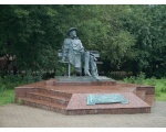 Памятник А. П. Чехову возле педагогического училища